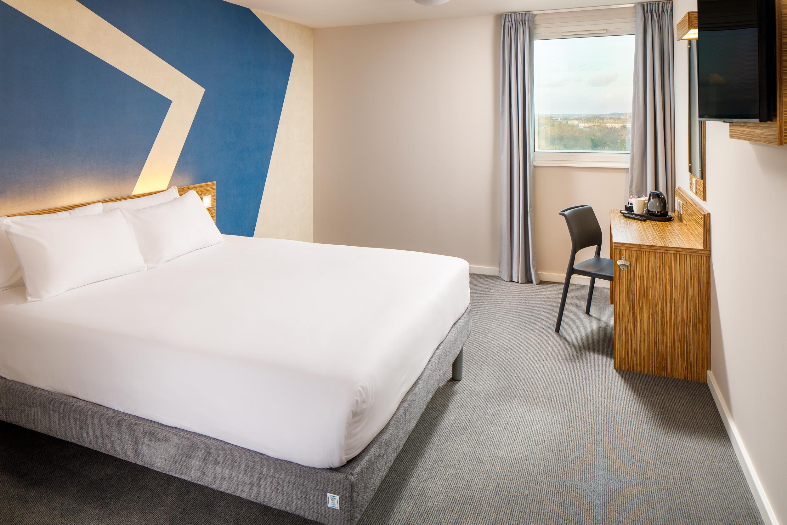 Ibis Budget London Heathrow Central Cranford Exterior photo