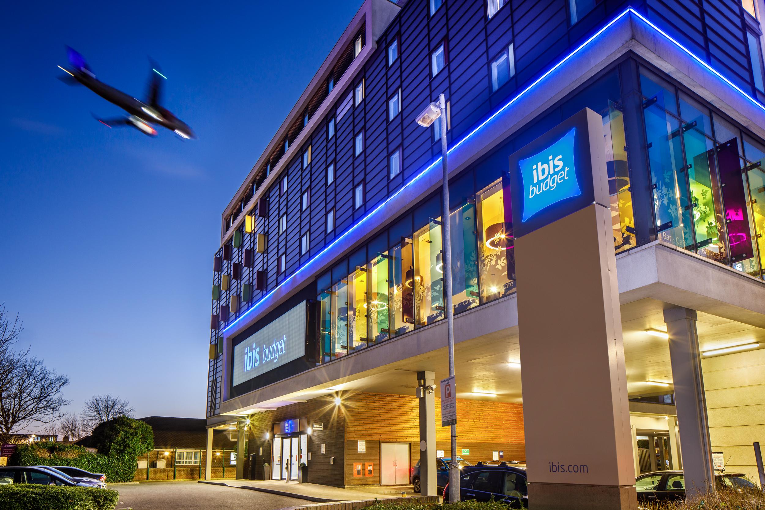 Ibis Budget London Heathrow Central Cranford Exterior photo