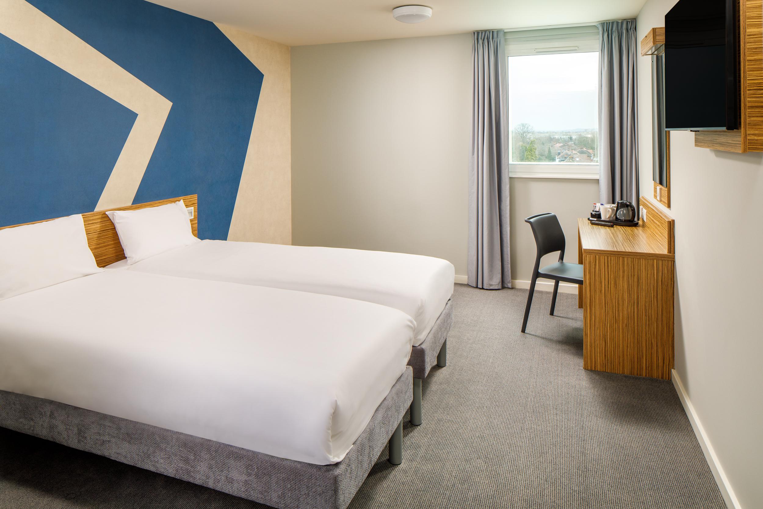 Ibis Budget London Heathrow Central Cranford Exterior photo