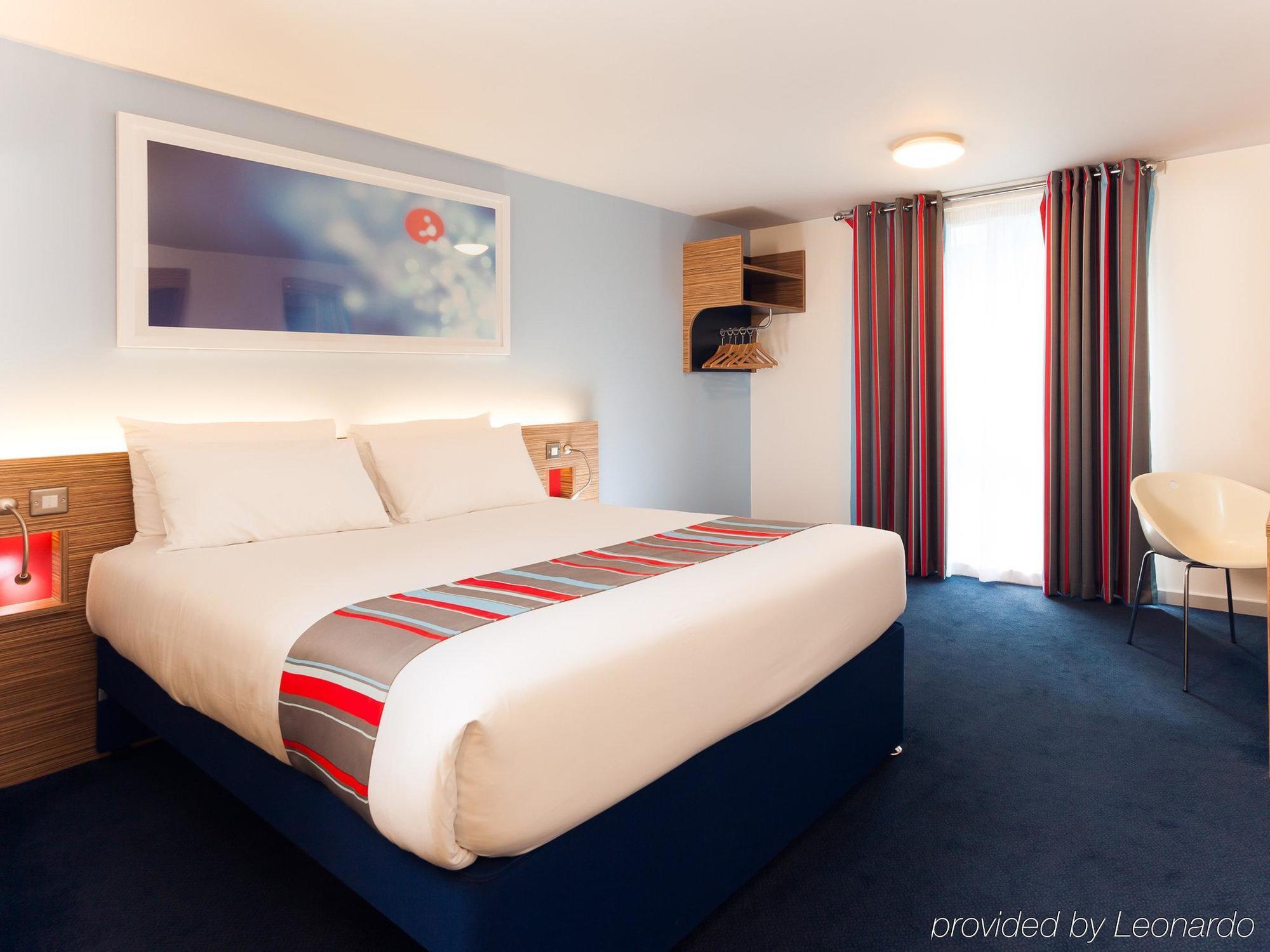 Ibis Budget London Heathrow Central Cranford Exterior photo