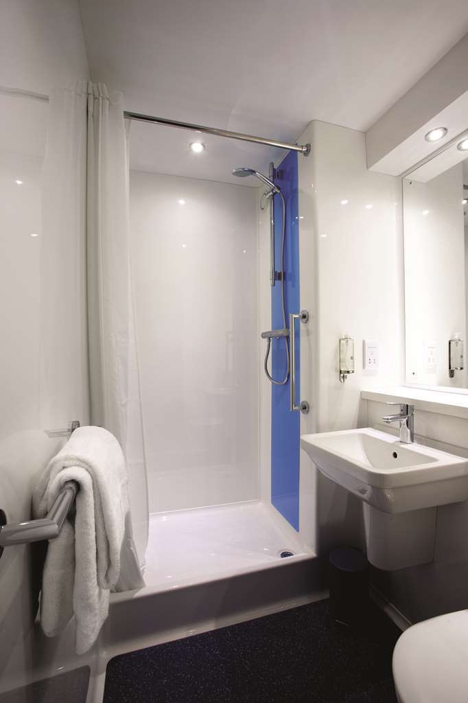 Ibis Budget London Heathrow Central Cranford Room photo
