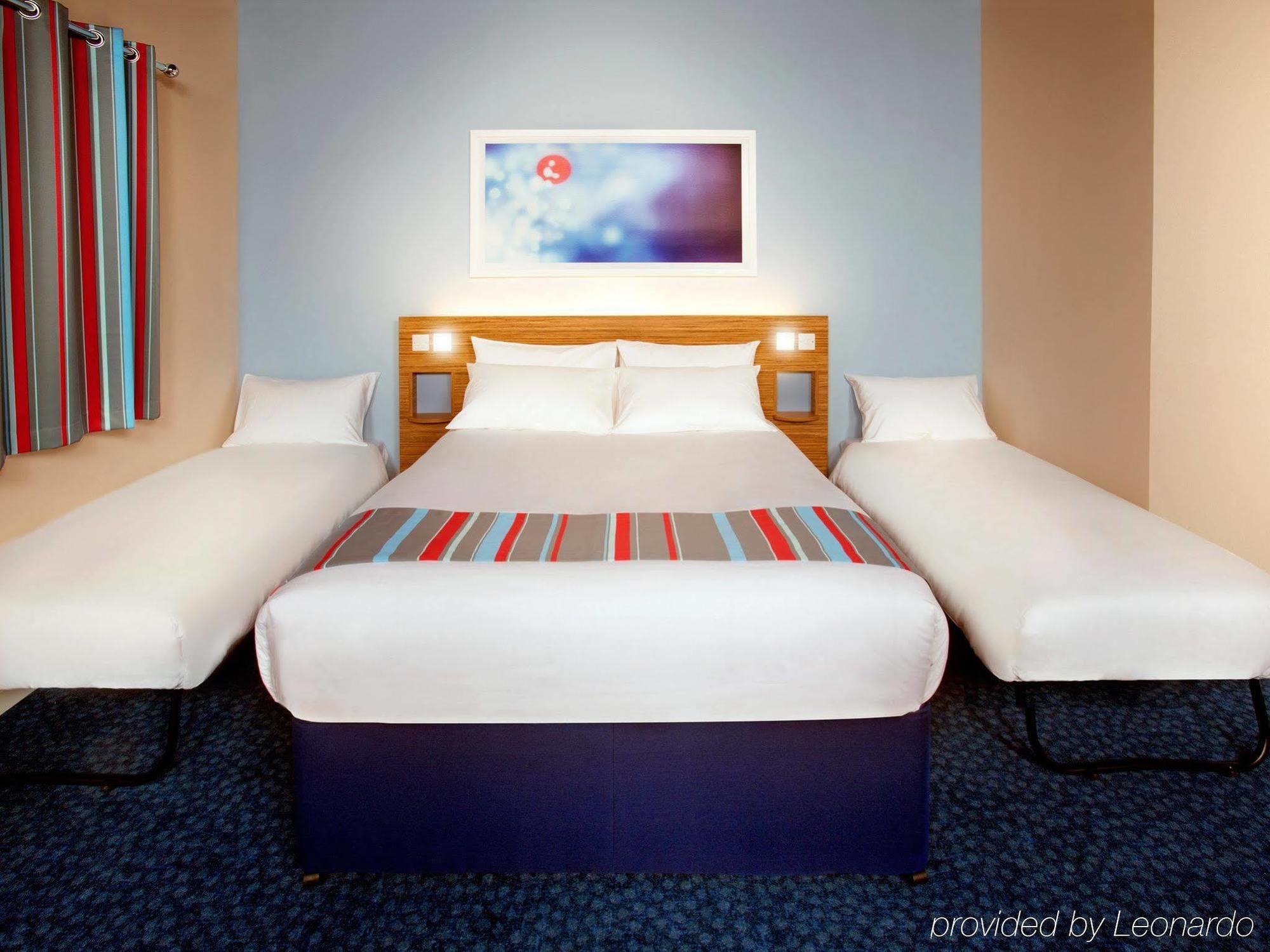 Ibis Budget London Heathrow Central Cranford Exterior photo