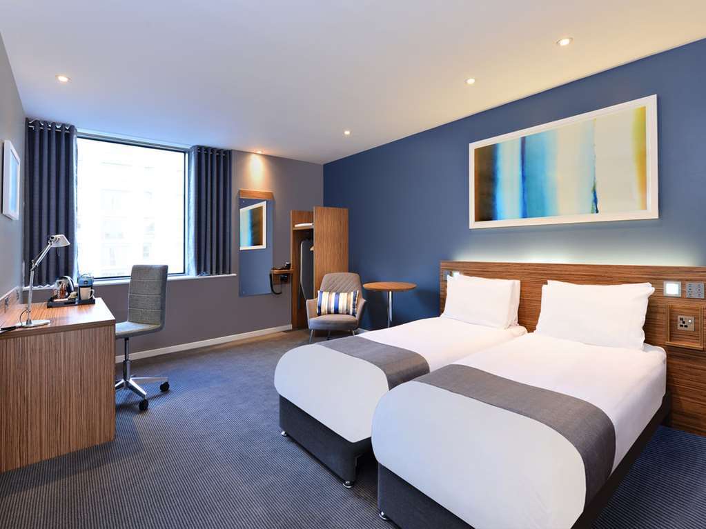 Ibis Budget London Heathrow Central Cranford Room photo
