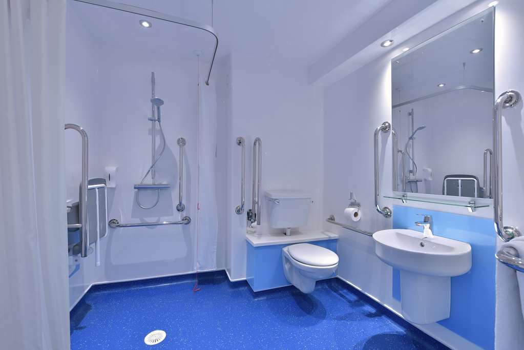 Ibis Budget London Heathrow Central Cranford Room photo